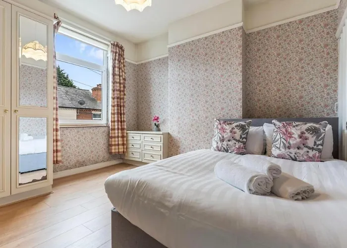 Stylish 3-Bed Home Near Nottingham City Centre