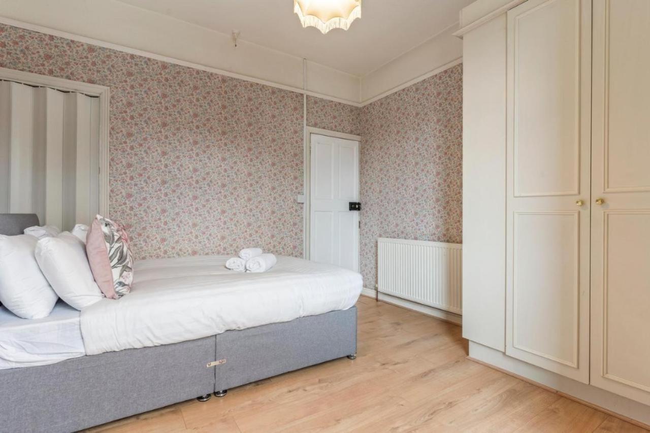 Stylish 3-bed Near Centre Holiday home Nottingham