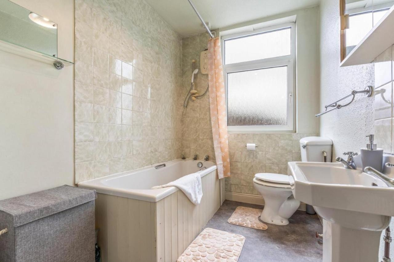 Stylish 3-bed Near Centre Holiday home
